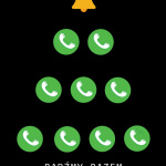 Plakat Wydziału Sztuki Mediów ASP z życzeniami świątecznymi na Boże Narodzenie 2021 Na czarnym tle zielone ikonki słuchawki telefonu ułożone w kształcie choinki na której szczycie znajduje się ikonka złotego dzwonka. Na dole plakatu biały napis „Bądźmy razem"